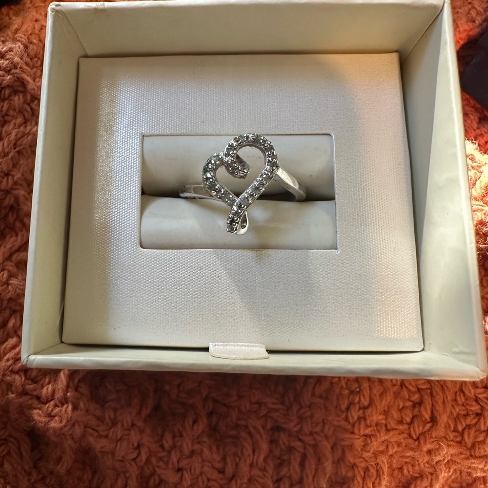 Diamond heart ring